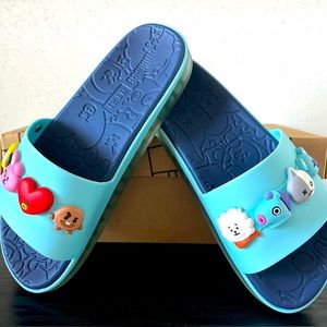 Melissa Beachside Slide BTS